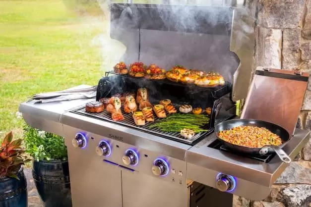 R52sc0421 Saber Opp 4b Grill Lifestyle 0035 12