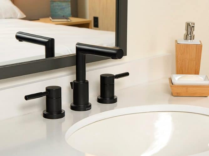 Speakman Neo Widespread Faucet